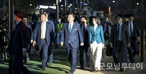 31일 열린 2023순천만국가정원박람회 개막식에 입장하고 있는 윤석열 대통령과 김건희여사